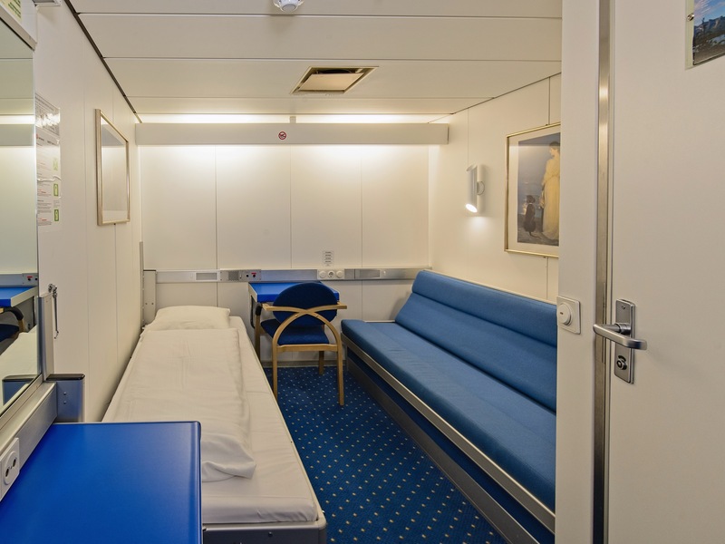 Polar Inside | Upper or middle deck for up to 2 travellers